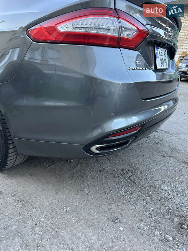 Седан Ford Fusion 2015 в Новомосковську