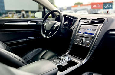 Седан Ford Fusion 2019 в 