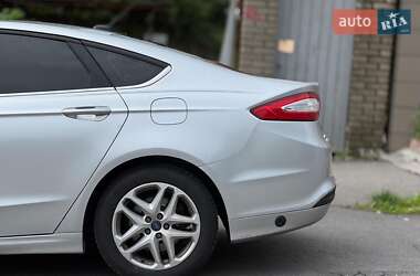 Седан Ford Fusion 2015 в 