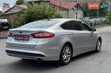 Седан Ford Fusion 2015 в 
