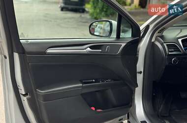 Седан Ford Fusion 2015 в 