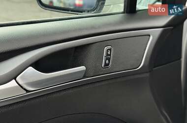 Седан Ford Fusion 2015 в 