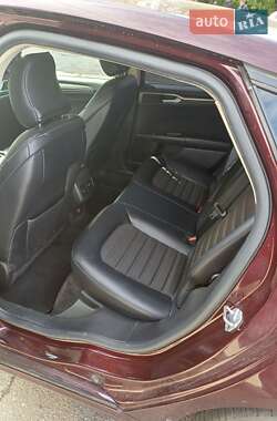 Седан Ford Fusion 2016 в 