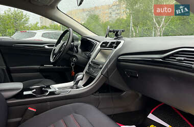 Седан Ford Fusion 2016 в 