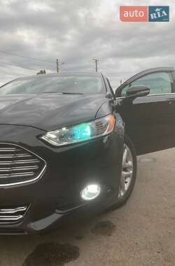 Седан Ford Fusion 2014 в 