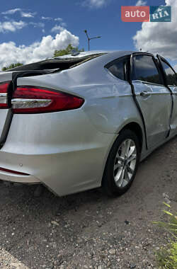 Седан Ford Fusion 2019 в 