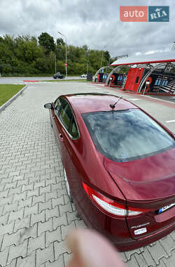 Седан Ford Fusion 2013 в 