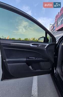 Седан Ford Fusion 2017 в 