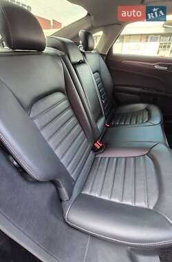 Седан Ford Fusion 2017 в 