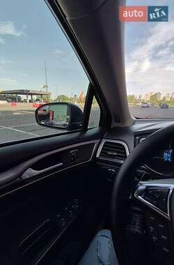 Седан Ford Fusion 2017 в 