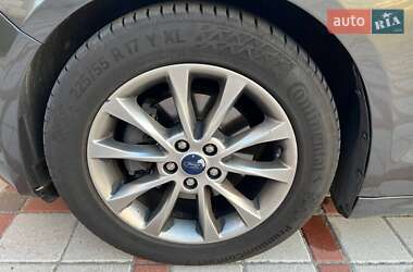 Седан Ford Fusion 2016 в 