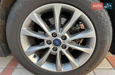 Седан Ford Fusion 2016 в 