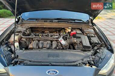 Седан Ford Fusion 2016 в 
