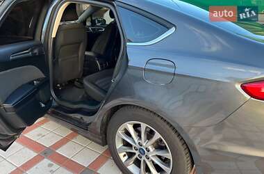 Седан Ford Fusion 2016 в 