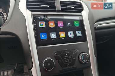 Седан Ford Fusion 2013 в 