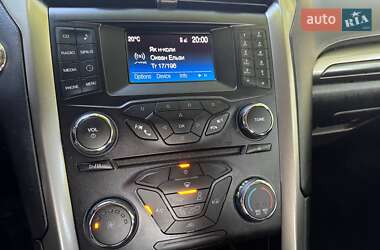 Седан Ford Fusion 2016 в 