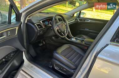 Седан Ford Fusion 2016 в 