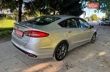 Седан Ford Fusion 2016 в 