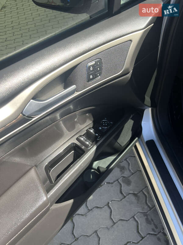 Седан Ford Fusion 2013 в Мукачевому