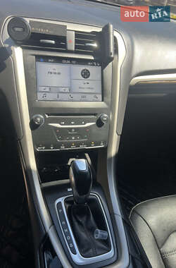 Седан Ford Fusion 2013 в 