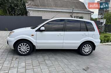 Хэтчбек Ford Fusion 2012 в 