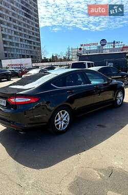Седан Ford Fusion 2015 в 