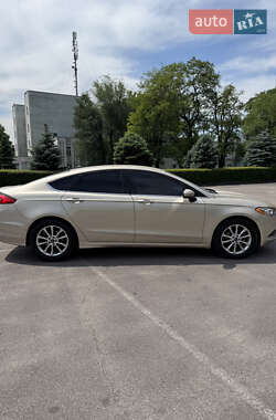 Седан Ford Fusion 2016 в 