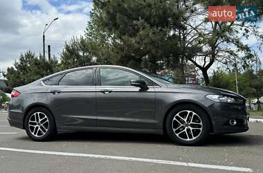 Седан Ford Fusion 2015 в 
