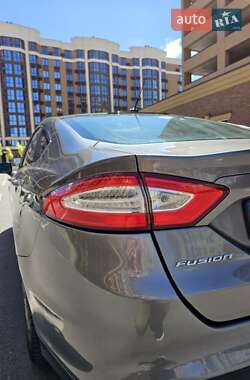 Седан Ford Fusion 2014 в 