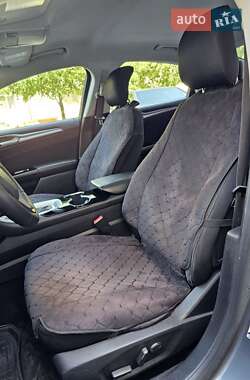 Седан Ford Fusion 2014 в 