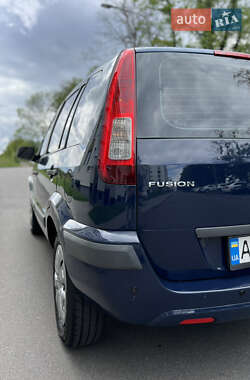 Хэтчбек Ford Fusion 2010 в 