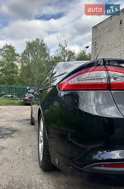 Седан Ford Fusion 2014 в 