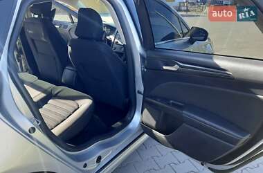 Седан Ford Fusion 2017 в 