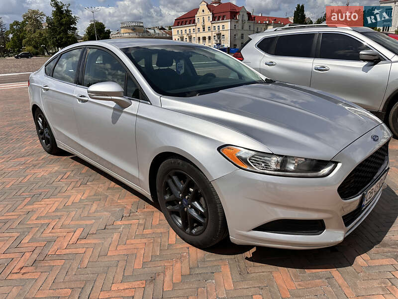 Седан Ford Fusion 2015 в 