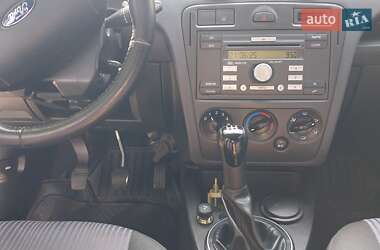 Хэтчбек Ford Fusion 2011 в 