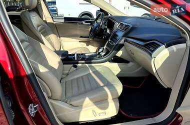 Седан Ford Fusion 2016 в 