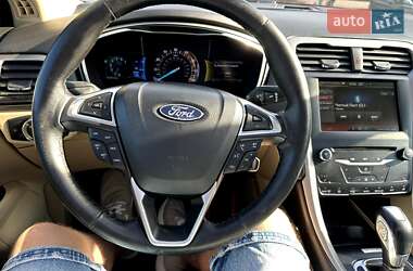 Седан Ford Fusion 2016 в 
