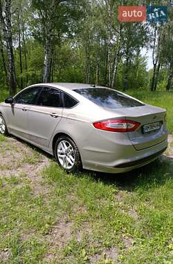 Седан Ford Fusion 2014 в 
