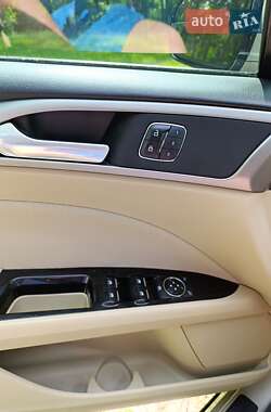 Седан Ford Fusion 2014 в 