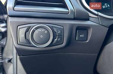 Седан Ford Fusion 2015 в 