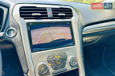 Седан Ford Fusion 2016 в 