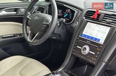 Седан Ford Fusion 2017 в 