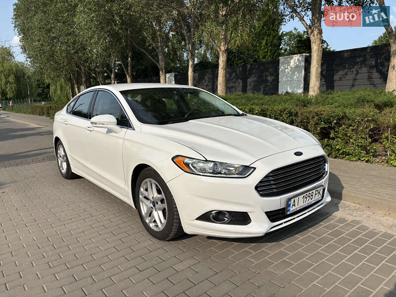 Седан Ford Fusion 2015 в 