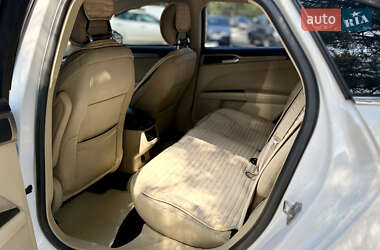 Седан Ford Fusion 2013 в 