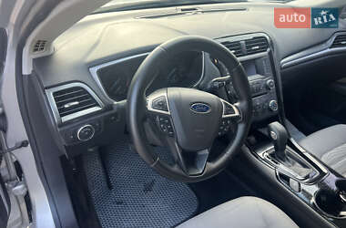 Седан Ford Fusion 2016 в 