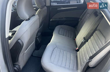 Седан Ford Fusion 2016 в 
