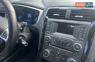 Седан Ford Fusion 2016 в 