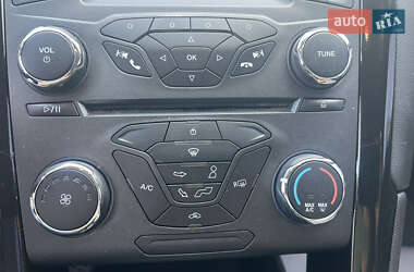 Седан Ford Fusion 2016 в 