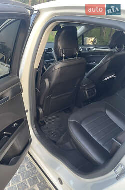 Седан Ford Fusion 2013 в 