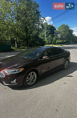 Седан Ford Fusion 2019 в 